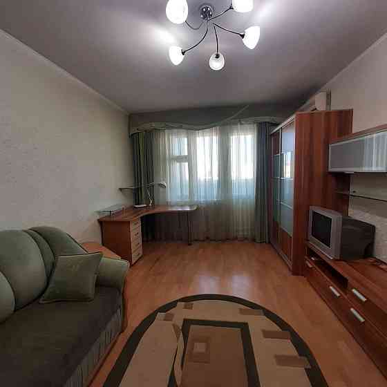 Оренда Квартира 1-кімнатна, 16/18 поверх на вул. Лариси Руденко, 21 Kiev