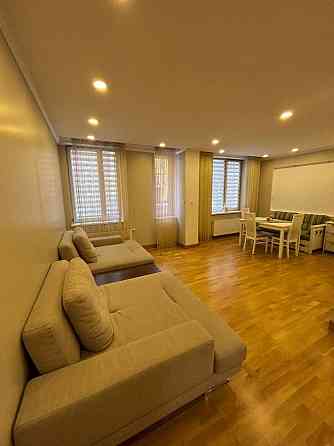 Продаж Квартира 2-кімнатна, 1/9 поверх на Регенераторна вул., д. 4 Kiev