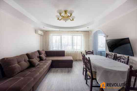 Продаж Квартира 3-кімнатна, 8/9 поверх на Чистяківська вул., д. 12 Київ