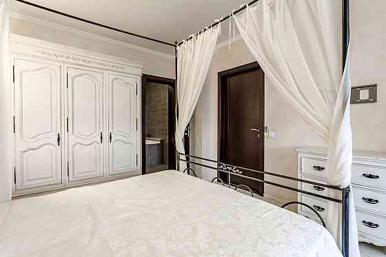 Продаж Квартира 2-кімнатна, 23/25 поверх на Верховної Ради вул., д. 14-Б Київ