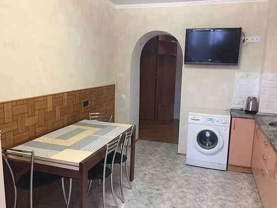 Оренда Квартира 3-кімнатна, 9/15 поверх на ул. Михаила Драгоманова Киев