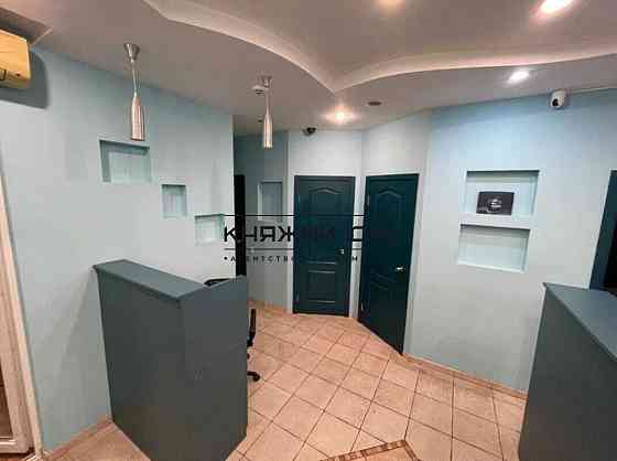 Оренда офісне приміщення на Анны Ахматовой ул. поверх - 1/3 Київ