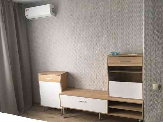 Оренда Квартира 1-кімнатна на ул. Вишняковская, 2 Киев