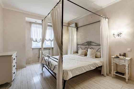 Продаж Квартира 2-кімнатна, 23/25 поверх на Верховної Ради вул., д. 14-Б Київ