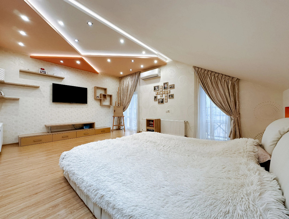 Продаж Квартира 3-кімнатна, 5/6 поверх на Каневская ул., 17 Дніпро - фото 1