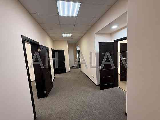 Оренда офісне приміщення на Хрещатик вул., 8 приміщень - 8, поверх - 5/6 Kiev