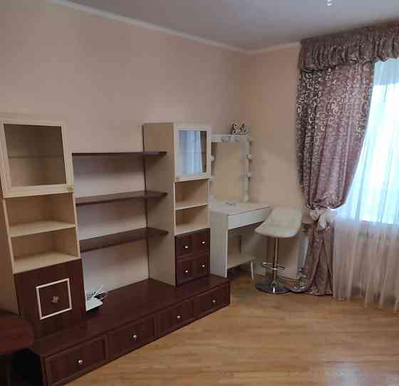 Оренда Квартира 2-кімнатна, 16/16 поверх на Вишняківська, 11 Київ