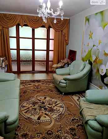 Продам 3-комнатную квартиру с двориком и подвалом, ул. Добровольского Одеса