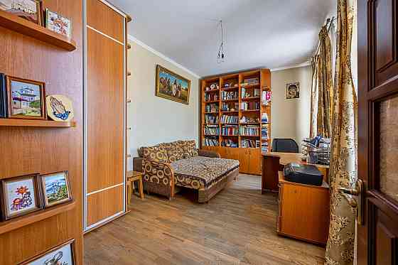 Продаж Будинок 8-кімнатний на вул. Геофізиків Lapaivka