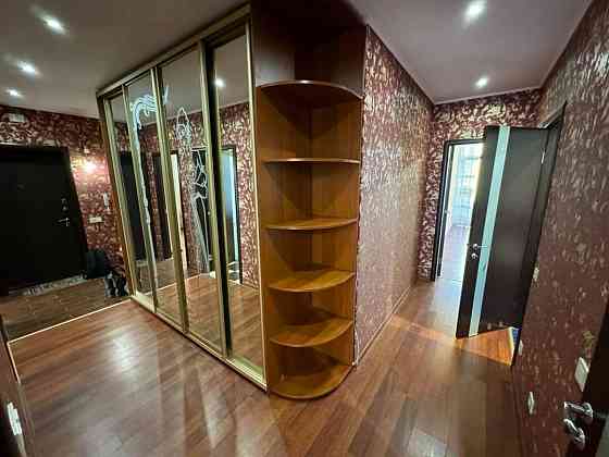 Оренда Квартира 3-кімнатна, 2/5 поверх на Регенераторная ул., 4 Kiev