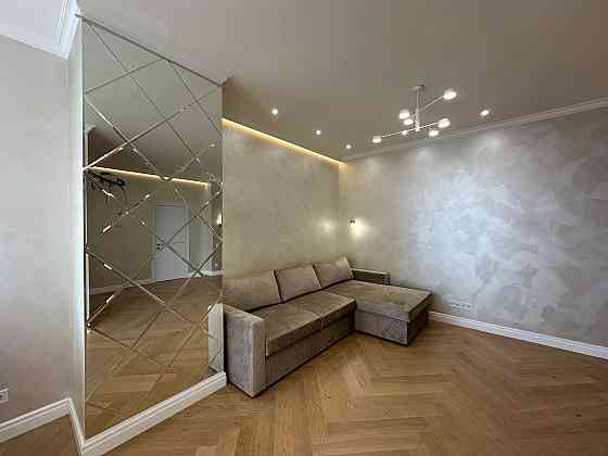 Продаж Квартира 2-кімнатна, 4/23 поверх на Трускавецька вул., д. 10-Д Kiev