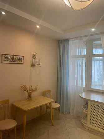 Продаж Квартира 3-кімнатна, 10/15 поверх на Володимира Івасюка вул., д. 26а Київ