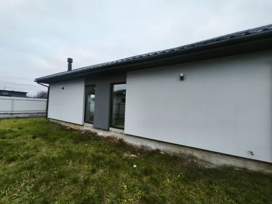 Продаж 1-поверховий Будинок з ділянкою 4 сот 120 кв.м 3 кімн. на Чеська Ужгород