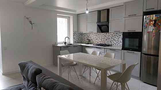 Продаж Квартира 3-кімнатна на ул. Ильфа и Петрова, 6 Одеса