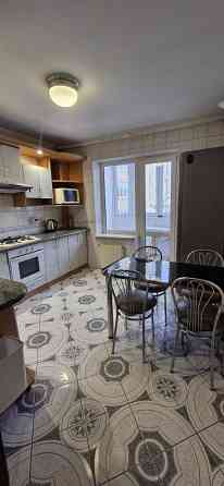 Оренда Квартира 3-кімнатна, 3/5 поверх на вул. Драгана L'viv