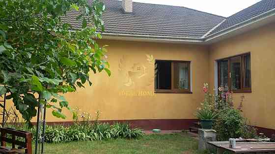 Продаж Будинок 8-кімнатний на Дмитрия Яворницкого ул., 1 Kiev