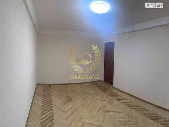 Продаж Квартира 15-кімнатна, 1/5 поверх на Героев Космоса ул., 1В Київ