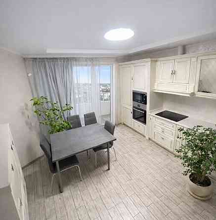 Продаж Квартира 3-кімнатна, 7/16 поверх на Тимошенко Маршала вул., д. 15-Г Киев