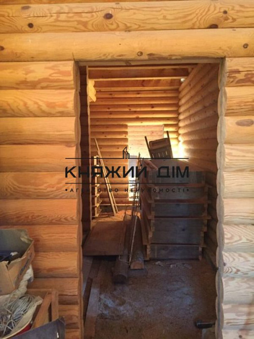 Продам дом сруб 250 м2 без ремонта 10 соток с. Старые Безрадычи Обуховский р-н  - фото 7