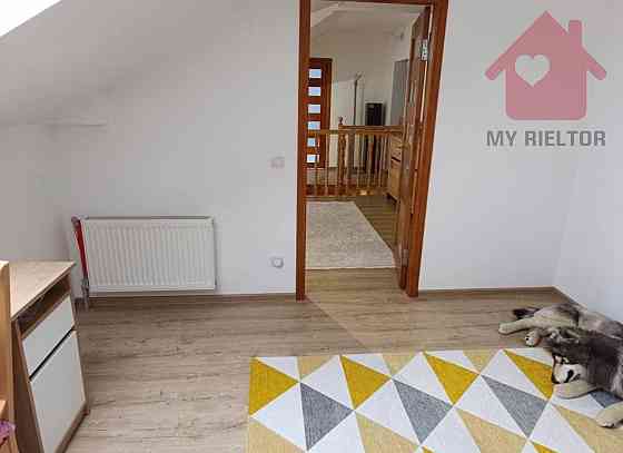 Продаж Квартира 4-кімнатна, 5/5 поверх на Мальовнича Ужгород