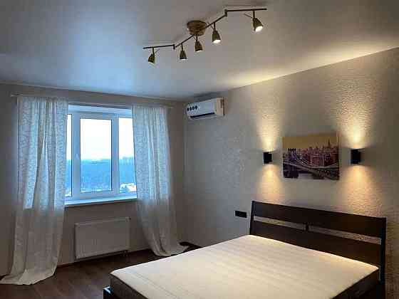 Оренда Квартира 1-кімнатна, 18/21 поверх на Харьковское шоссе Киев