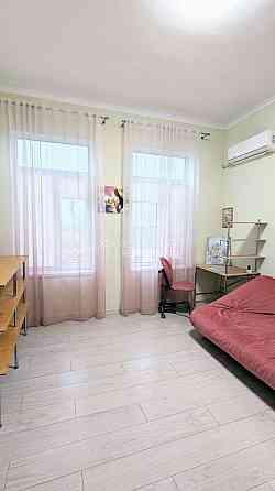 Продаж Квартира 2-кімнатна, 2/2 поверх на вул. Батуринская Харків