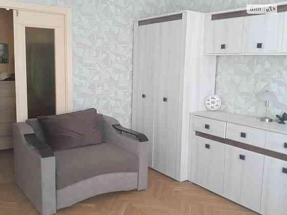 Продаж Квартира 2-кімнатна, 9/9 поверх на Харківське шосе, 51 Киев