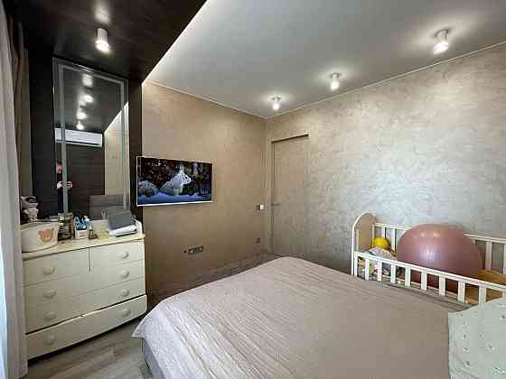 Продаж Квартира 3-кімнатна, 4/10 поверх на Хмельницкого Б. ул., 11А Dnipro