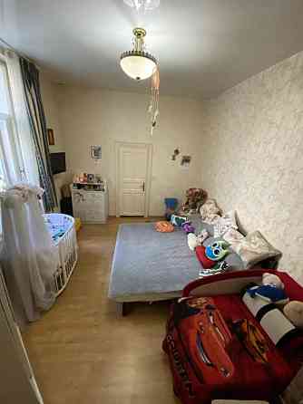 Продаж Квартира 30-кімнатна, 2/3 поверх на вул. Донцова Дмитра Львов