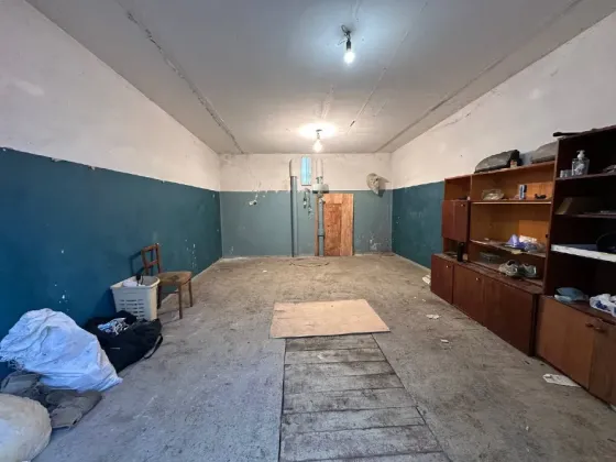 Продається Гараж Під вантажівку / автобус площа 24 кв.м 1-й поверх Каденюка Дніпро