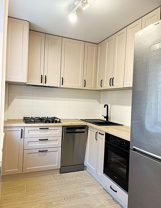 Продаж Квартира 3-кімнатна, 2/5 поверх на вул. Степана Бандери Рівне - фото 1