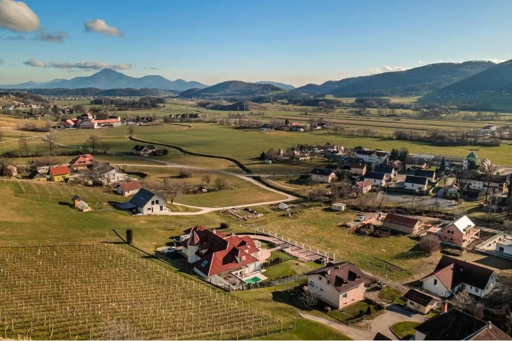 Будинок за кордоном 660.8 кв.м 4 кімн.  м. Целє, Словенія на Vešenik, 3210 Slovenske Konjice Целє - фото 17