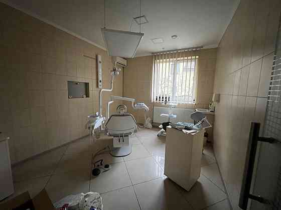 Продаж приміщення вільного призначення на вул. Комарова Володимира приміщень - 3, поверх - 1/2 Львів