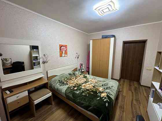 Продаж Квартира 3-кімнатна, 2/10 поверх на Хмельницька вул., д. 10 Kiev