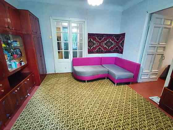 Продаж Квартира 3-кімнатна, 1/5 поверх на Универсальная ул., 9 Дніпро