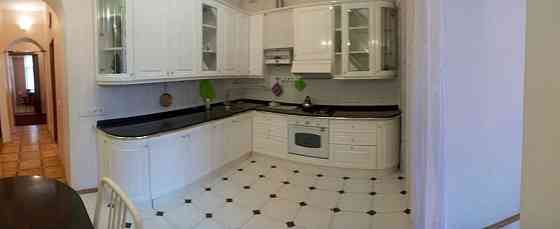 Продаж Квартира 3-кімнатна, 3/4 поверх на Павлівська вул., д. 10 Київ