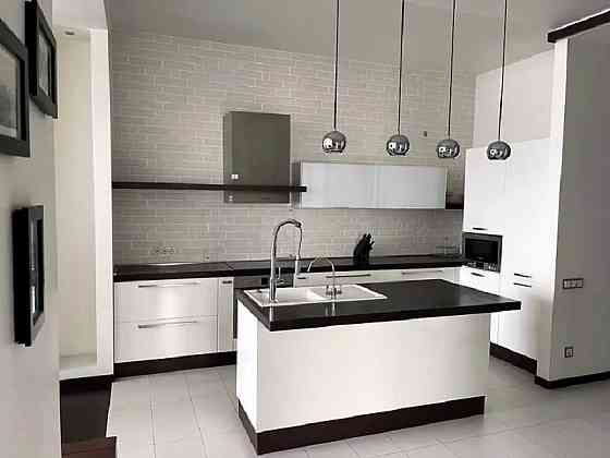 Трехкомнатная квартира с видом на море и парк Шевченко. Одесса