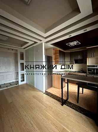 Продаж Квартира 3-кімнатна, 5/5 поверх на Уманская ул. Kiev