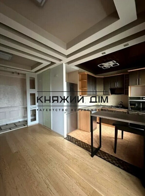 Продаж Квартира 3-кімнатна, 5/5 поверх на Уманская ул. Kiev - photo 1