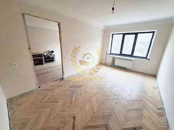 Продаж Квартира 3-кімнатна, 4/5 поверх Київ