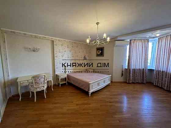 Продаж Квартира 2-кімнатна, 17/23 поверх на Саперно-слободская ул. Kiev