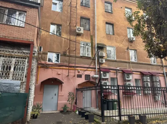 For sale 2-room Apartment 63 sq.m леонтовича Odessa