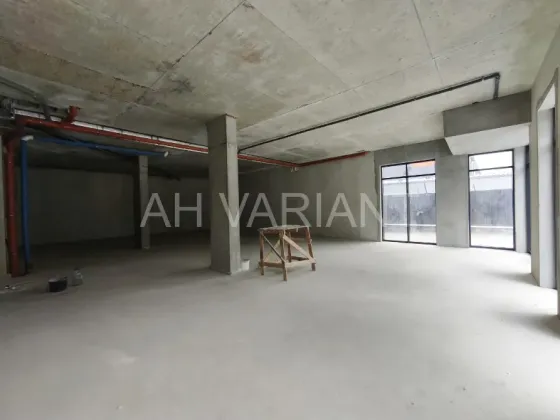 Продажа Помещение в жилом доме площадь 170 кв.м 1-й этаж на Сечені Ужгород