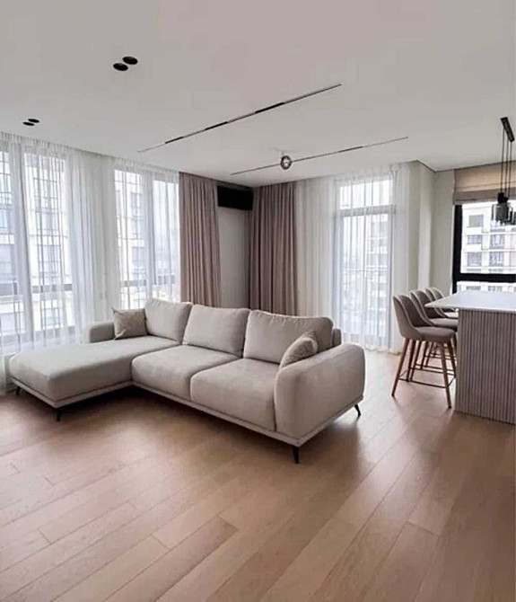 Продаж Квартира 2-кімнатна, 5/7 поверх на Салютна вул., д. 2б Київ - фото 1