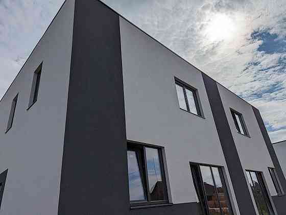 Продаж Будинок 4-кімнатний на вул. Київська Рівне