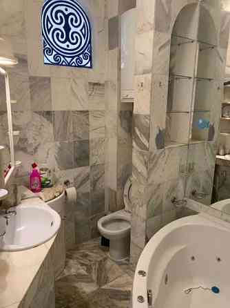 Оренда Квартира 3-кімнатна, 4/5 поверх на ул. Ивана Франко Киев