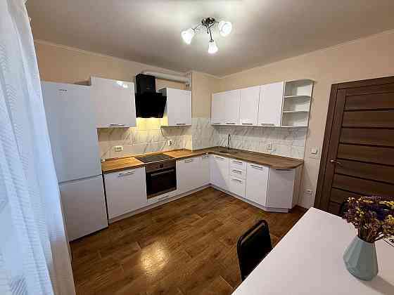 Продаж Квартира 2-кімнатна, 23/25 поверх на Ревуцкого вул., д. 54 Київ