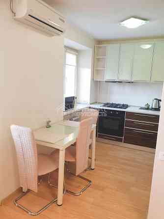 Продаж Квартира 1-кімнатна, 2/5 поверх на вул. Лева Ландау Kharkiv