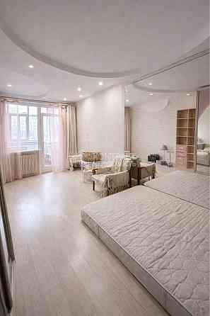 Продаж Квартира 3-кімнатна, 3/12 поверх на вул. Чередниченковский Kharkiv