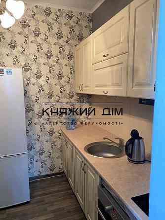 Оренда Квартира 3-кімнатна, 19/19 поверх на Дмитриевская ул. Київ